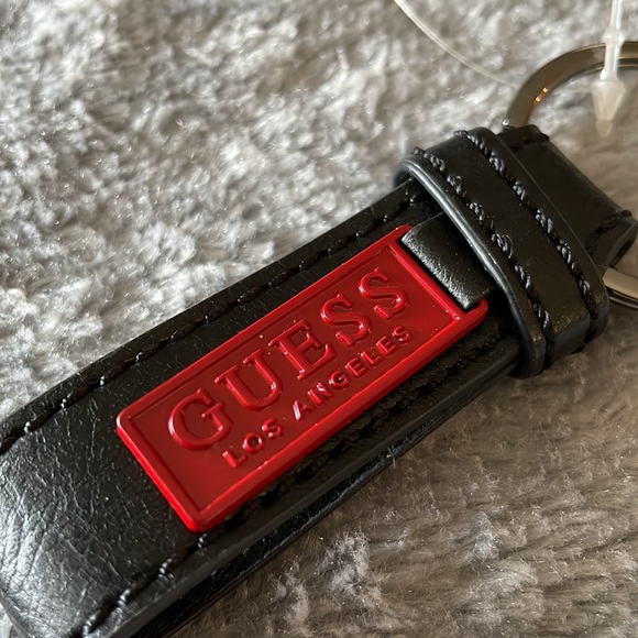 Guess keychain - Picture 2 of 3